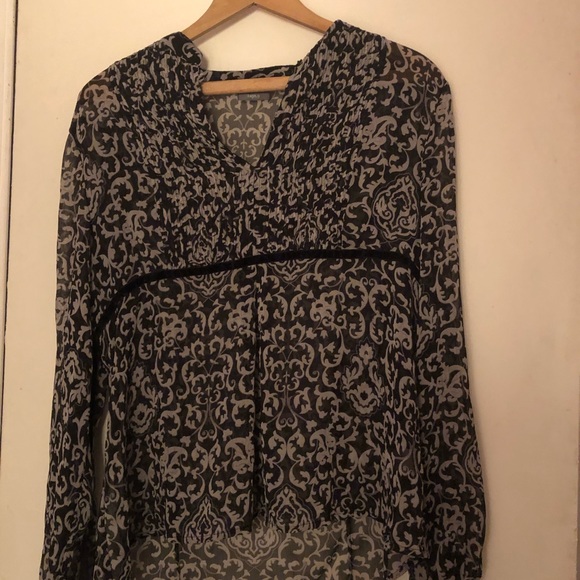 blouse - Picture 2 of 3